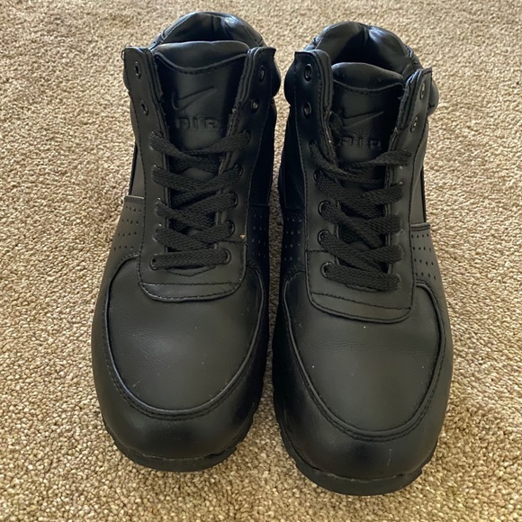 Women’s Nike Sneakers - Picture 1 of 6